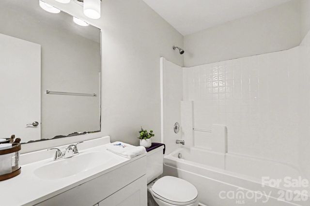 6325 Linda Vista Lane, Charlotte, NC 28216