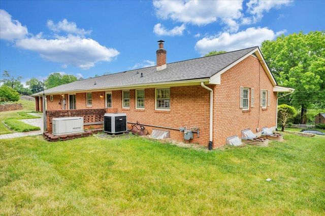 5105 Medmont CIR, Roanoke, VA 24018