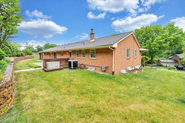 5105 Medmont CIR, Roanoke, VA 24018