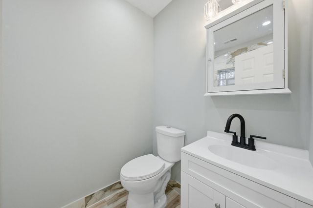 4642 W Monroe Street, Chicago, IL 60644