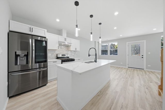 4642 W Monroe Street, Chicago, IL 60644