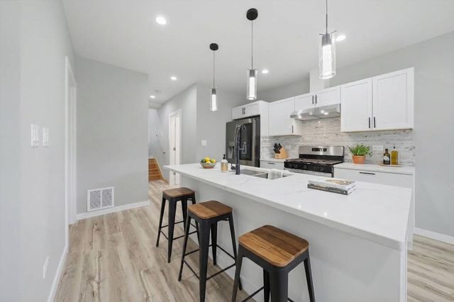 4642 W Monroe Street, Chicago, IL 60644