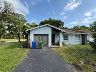 5586 N Lakewood Cir Circle E A, Margate, FL 33063