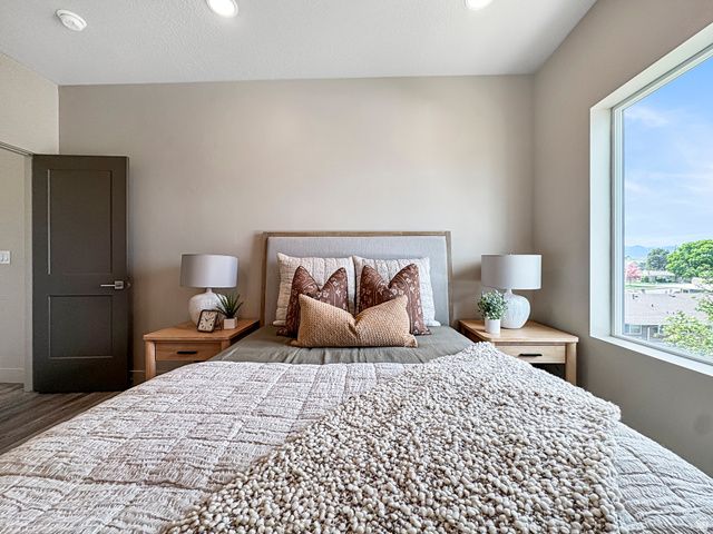 7213 S RAMANEE DR, Midvale, UT 84047