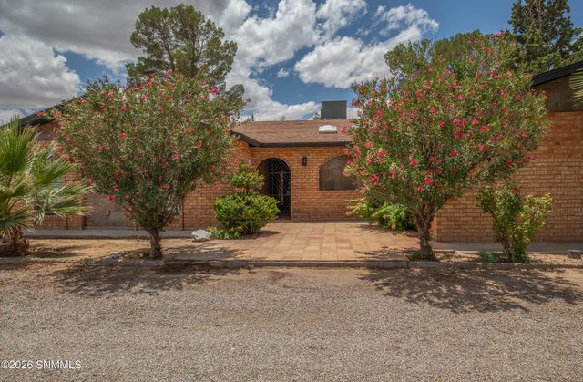 5129 N Valley Drive, Las Cruces, NM 88007