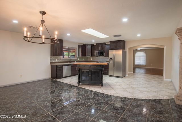 5129 N Valley Drive, Las Cruces, NM 88007