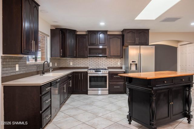 5129 N Valley Drive, Las Cruces, NM 88007