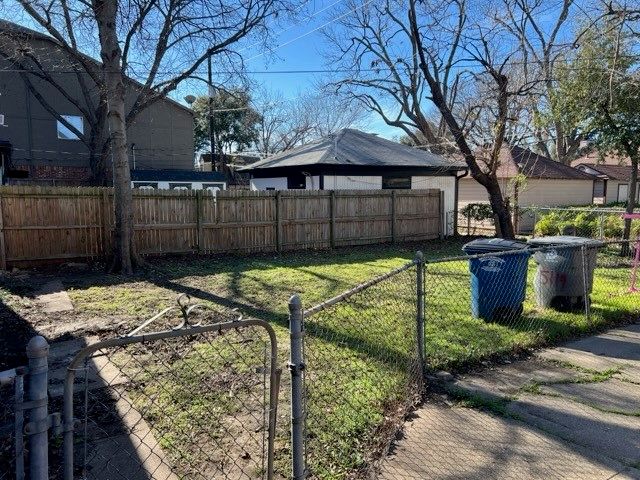 5117 Mission Avenue, Dallas, TX 75206