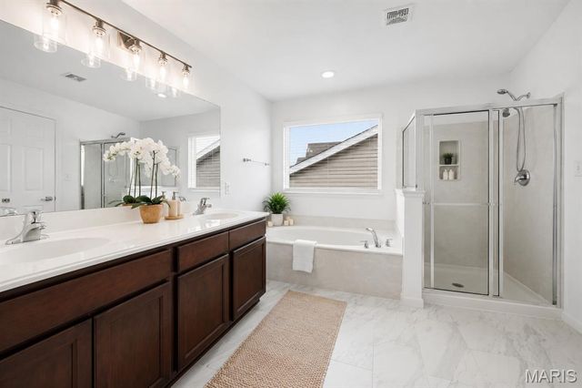1932 Maryland Oaks Circle, Maryland Heights, MO 63146