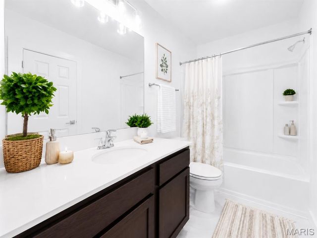 1932 Maryland Oaks Circle, Maryland Heights, MO 63146