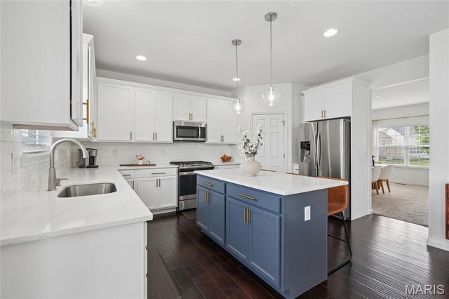 1932 Maryland Oaks Circle, Maryland Heights, MO 63146