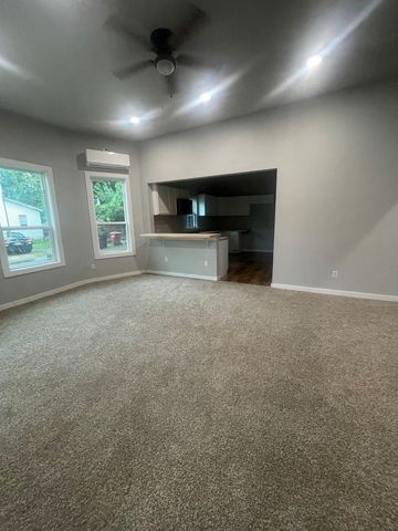 320 W 6th Street, Bonham, TX 75418