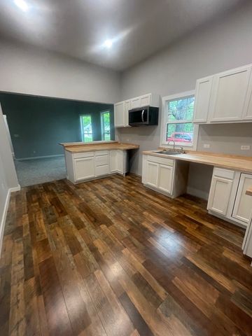 320 W 6th Street, Bonham, TX 75418