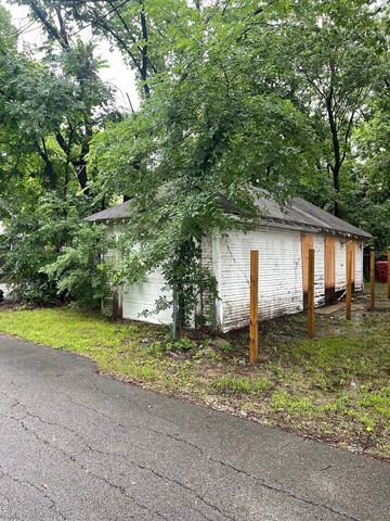 320 W 6th Street, Bonham, TX 75418