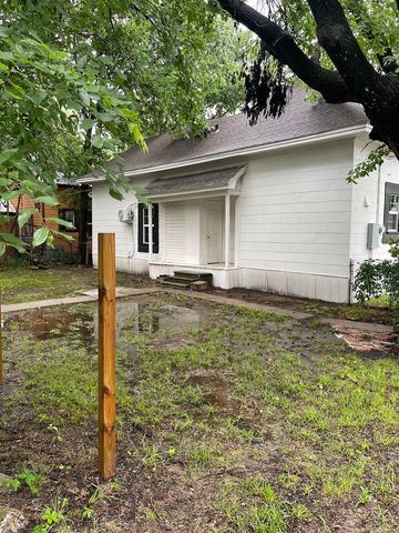 320 W 6th Street, Bonham, TX 75418