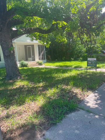 320 W 6th Street, Bonham, TX 75418