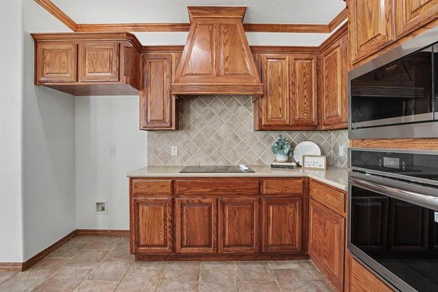 2710 Shoreline Drive, Norman, OK 73026