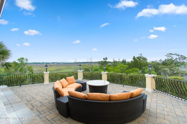 2541 Mariners Way SE, Southport, NC 28461