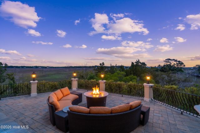 2541 Mariners Way SE, Southport, NC 28461