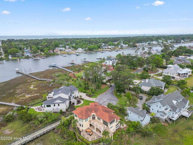 2541 Mariners Way SE, Southport, NC 28461