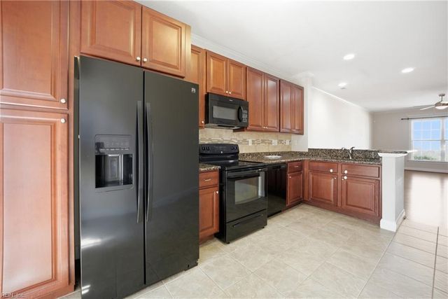 3135 Patrick Henry DR, Chesapeake, VA 23323