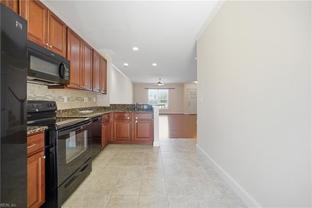 3135 Patrick Henry DR, Chesapeake, VA 23323