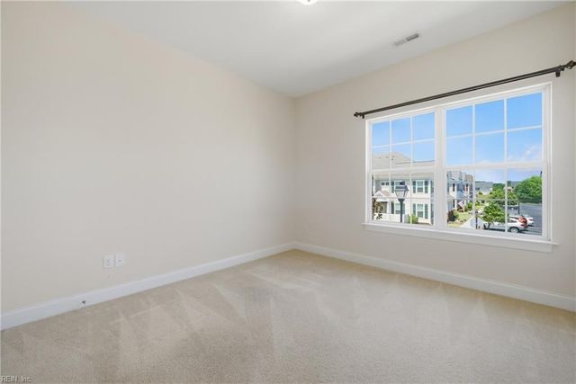 3135 Patrick Henry DR, Chesapeake, VA 23323
