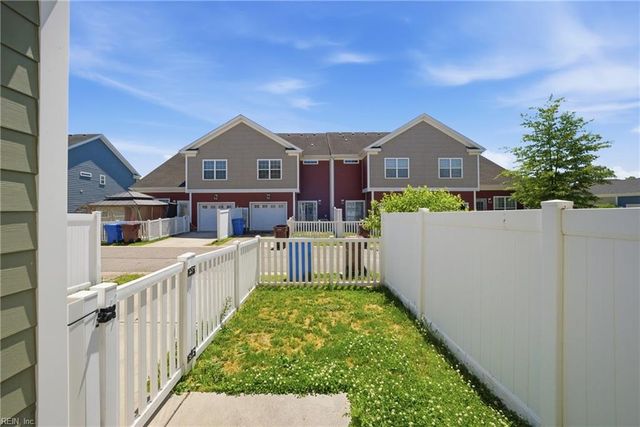 3135 Patrick Henry DR, Chesapeake, VA 23323