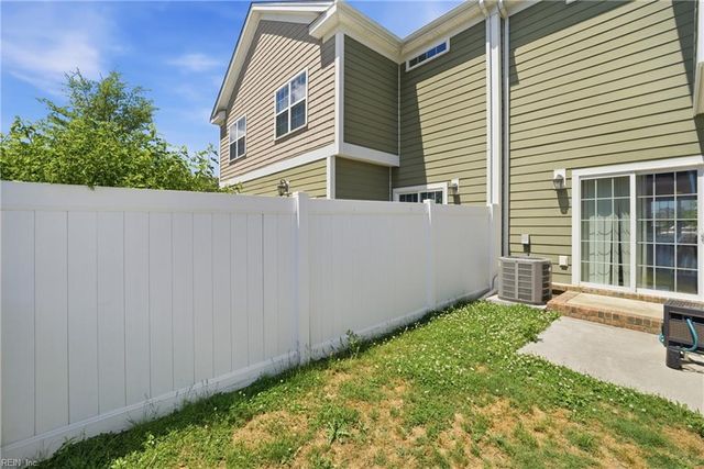 3135 Patrick Henry DR, Chesapeake, VA 23323