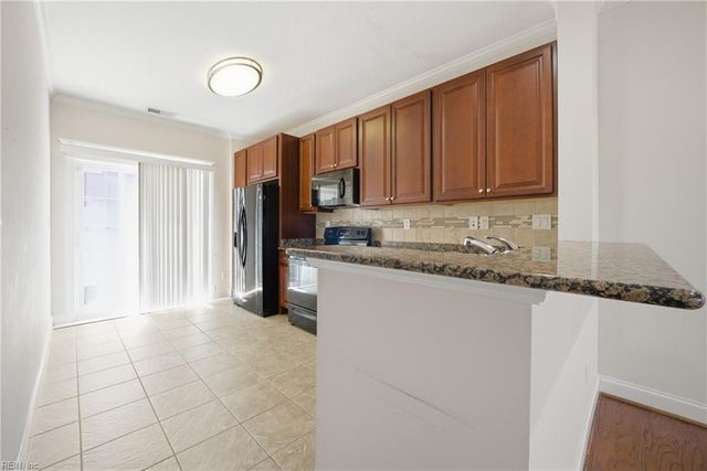 3135 Patrick Henry DR, Chesapeake, VA 23323