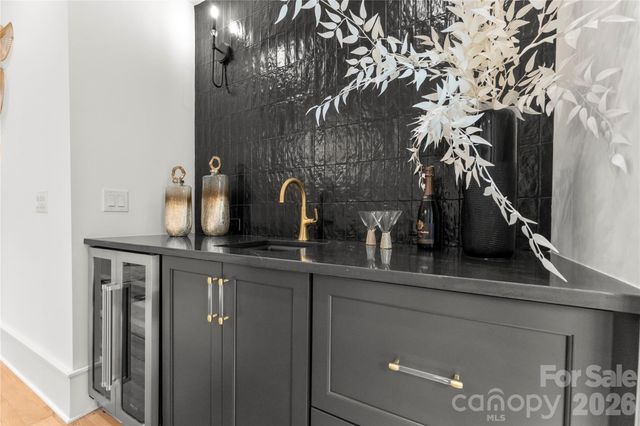 4142 Pineview Road, Charlotte, NC 28211