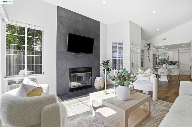 42525 Fern Cir, Fremont, CA 94538