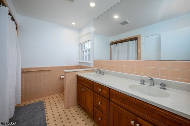 3 Sylvan Ct, Livingston Twp., NJ 07039