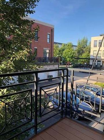 943 W 14th Place 2A, Chicago, IL 60608