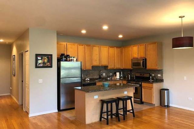 943 W 14th Place 2A, Chicago, IL 60608