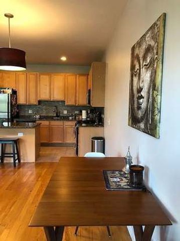 943 W 14th Place 2A, Chicago, IL 60608