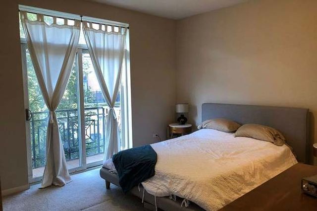 943 W 14th Place 2A, Chicago, IL 60608