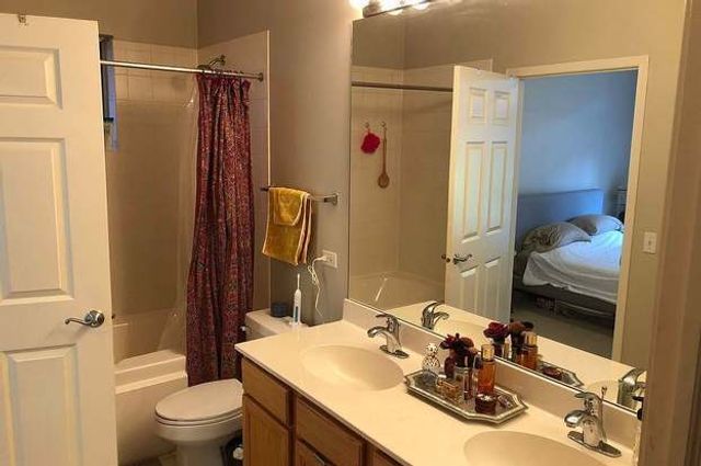 943 W 14th Place 2A, Chicago, IL 60608