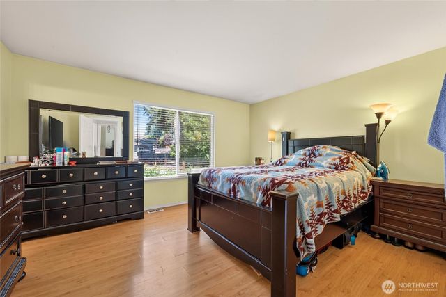 12516 SE 225th Court, Kent, WA 98031
