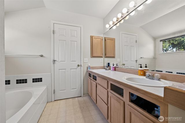 12516 SE 225th Court, Kent, WA 98031