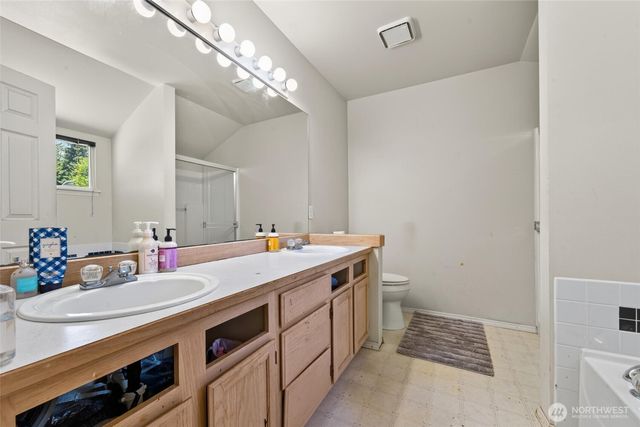 12516 SE 225th Court, Kent, WA 98031