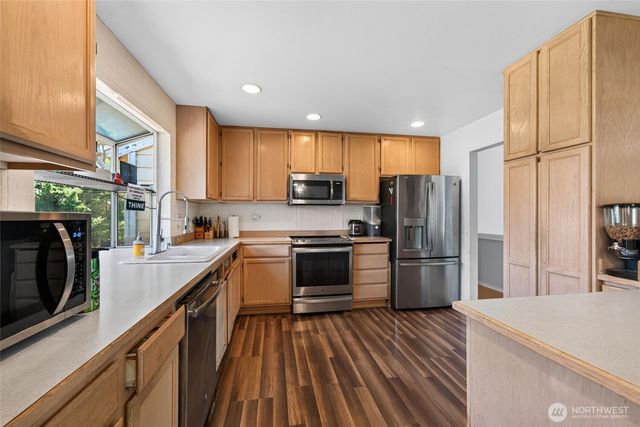 12516 SE 225th Court, Kent, WA 98031