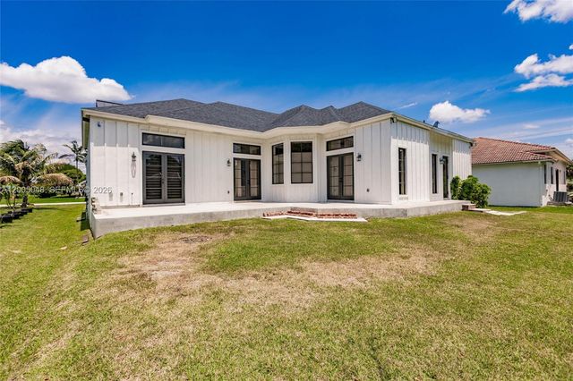 11240 NW 23rd St, Plantation, FL 33323