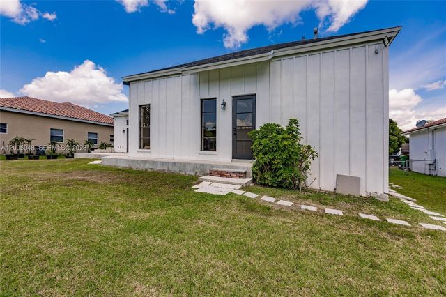 11240 NW 23rd St, Plantation, FL 33323