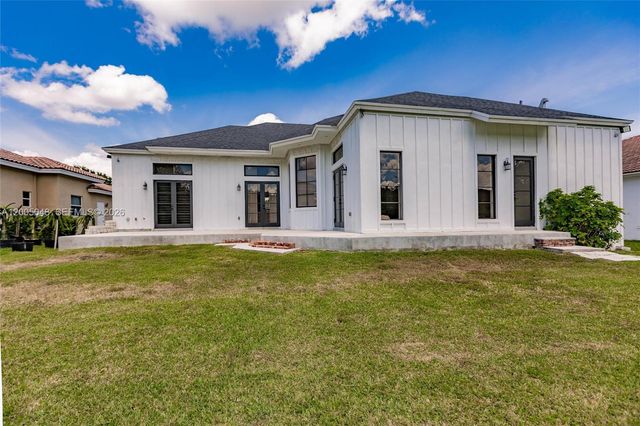 11240 NW 23rd St, Plantation, FL 33323