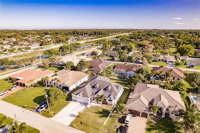 11240 NW 23rd St, Plantation, FL 33323