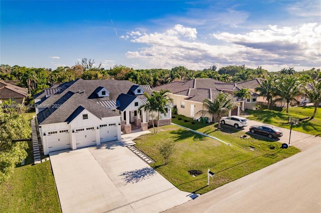11240 NW 23rd St, Plantation, FL 33323