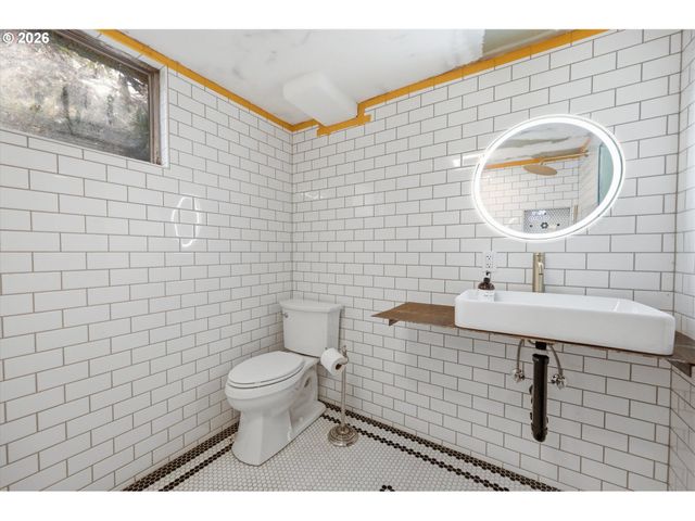 22740 Ne HIGHWAY 240, Newberg, OR 97132