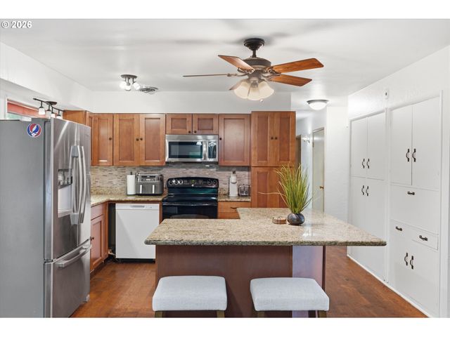 22740 Ne HIGHWAY 240, Newberg, OR 97132