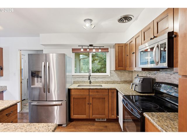 22740 Ne HIGHWAY 240, Newberg, OR 97132